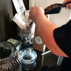 Om du vill ha med dig nymalet kaffe så löser vi det. Vi maler bönorna direkt på plats till dig. Kika förbi oss i Ljungskile så hjälper vi dig att ta fram ett kaffe som passar dina smaklökar.

Givetvis kan du köpa med dig bönor hem och mala själv om du hel