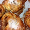 Kanelbullens dag idag! Vi har både kanel och kardemumma i våra bullar - och så mycket smör och kärlek.