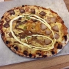 Dagens pizzameny i Klutmark 
Nr1 skinka 
Nr2 skinka ananas( eller banan om man vill det )
Nr3 köttfärs taco
Nr4 kebab
Nr5 kyckling curry
Nr6 salami
Nr7 specialen 50/50 pulled pork / Guinnessmarinerad fläskfilé av glada åbyngrisar 
Egengjord aioli och bear