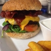 Kom in och käka stans godaste hamburgare! Välj från menyn + stor stark för endast 100kr!!
