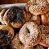 Mini-bagels till mellanmålet kanske? Finns att köpa hos oss idag! Öppet till 13. Trevlig helg önskar vi på Surdegsbagarna :-)