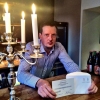 Bakom LUCKA Nr 23 fanns Lunch för 4 personer på fantastiska Restaurang APTIT. En nyklippt & snygg Kimm visar här upp vinstbeviset som kan hämtas på bageriet imorgon av.....Chris Nilsson. GRATTIS