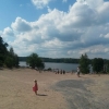 Kan vara sista helgen med varmt väder. En så länge ganska tomt på stranden. Men vid fem tiden på eftermiddagen får vi besök av var vän Johnny som tänker underhålla med sin gitarr vid Strandgrillen.  Alla är hjärtligt välkomna.