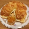 How about a cheese-topped roll with cheese and marmalade 