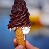NYHET!
Mjukglass doppad i choklad!

Öppet alla dagar 9-18,
längre vid sol! :-)