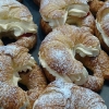 Jordgubbscroissant med vaniljgrädde. 

25 kr st 

Välkomna :-)