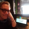 Edvin lägger finishing touches på kvällens quiz, är ni redo? Det hoppas vi, för klockan 19 börjar det!