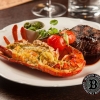 En av våra grillrätter är Surf'n'Turf!
Till alla våra grillrätter serveras ugnsrostade cocktailtomater och våra House Fries. #bostongrill #fortheloveofboston
