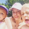 Bild av @emmylindstrom.se - Pappan spelar in skiva så vi passar på att chilla söderöver! Jag har iofs mest ägnat mig åt att ha ångest över att tappa bort barnen på den knökfulla stranden... Men ändå... 