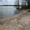  Stranden och en av sittmöblerna.