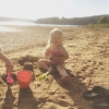 Bild från Tämta Beach av @pappatillwilma - En som trivs både på stranden och i vattnet ❤️☀️