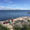 Bild av @hele_ande - Kvalitetshäng! @bettyboooo @jessica_gustafsson #havsbad #grillunch