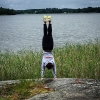 Bild av @oliviasarnbratt - Startade midsommardagen med en mysig promenad längs sjön med Mami 