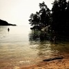 Bild av @jessicaamlarsson - Idag provat vi Vättern. Fantastiskt fint! Klart vatten o väldigt svalkande