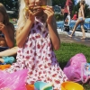 Bild av @louellaeklund - #sunny #pool #sweethearts