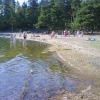 Strax bredvid den stora stranden ligger en mindre badvik där det brukar vara lugnare tempo.