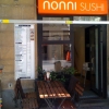 Utanför Nonni sushibar.
