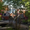 De röda sjöbodstugorna och havet!