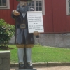 Gubben Rosenbom i Karlskrona. Lyft på hatten och lägg i en peng!