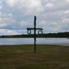 Varm behaglig krispig luft kramar Campen idag. Efter nattligt regn med hammarslag av Tor verkar alla nöjda med  lite extra nattlig dusch ( även gratis ). Halltorps Hages gamla Ekar och marknära växtlighet känner renhetens djupa tillfredställese och Midsom