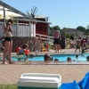 Pool med rutchkana och pool-bar, passar alla smaker. 