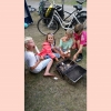 Bild av @henrik.nord - Barnen myser med grillade marshmallows @ljungenscamping