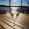 Bild från Varamon Beach av @krian544 - Ett glas vitt vid Vätterns strand!