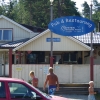 Pub & Restaurang, ligger precis vid stranden.