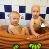 Bild av @finastefrida - Här på Stocken kan man bada i en stock 