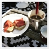 Bild från Fläsians Camping av @maricaw - Frukost ute i det varma härliga vädret +19 grader, sol å klarblå himmel med havsutsikt 