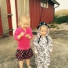 Bild av @vbgaik - Två glada barn som badat i havet efter en katastrofmåltid på #lanternan