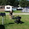 Bild från Almöns camping av @pappaochcharlie - Morgonpromenad med mamsen @mammaochcharlie.
#semester #camping