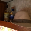 Bild av @dolle64 - Inne på hyllan i husvagnen finns det viktigaste...whisky och hatt... #semester #camping #husvagn #hat #whisky #singlemalt #speyside #läjetscamping #fashion #whiskyporn #whiskypinne