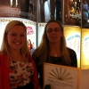 Sanna Borg och Susann Borg framför alla bioskyltar