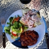 Bild från Unda Camping av @bittan.persson - En grillad med bakpotatis och hemgjord skaldjurssallad. #undacamping #u7d #uddevalla #grilladkarre #sommar2015 #