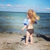 Bild av @ericegelstig - Min son Noah blickar utöver havet. Funderar nog på om han vågar bada....