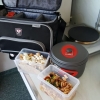Bild av @velcroviolenta - #mealprep while #camping... There really is #noexscuse is there for eating crap? I present to you; #wrap with #chicken, #salad, #avocado and #cottagecheese for #lunch & #stirfry with #wokveggies, #turkey and #prawns for #dinner 