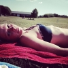 Bild från Flogstabadet av @missmatildawalther - Lite sol! @misscarolinenilsson  #flogsta #flogstabadet #bästasällskapet