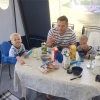 Bild av @albinwilmerochleo - [ s e m e s t e r ] Mysfrukost i förtältet. Bor på Sveriges minsta camping, bara 11 husvagnar här men den är verkligen jättemysig. #flatenbadetscamping #husvagn #förtältet #frukost