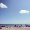 Bild från Stranden Slite av @annafotogotland - Slite, ett kort pausnedslag i sanden, efter jobb och blodsockerdipp, och efter att jag druckit en yalla i Konsumkön, betalat en tom flaska och gått ut tomhänt, dock med lite mer energi. 
Efter det, gick jag n