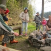 Grilla korv med familjen