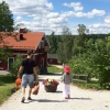 Bild från Uskavi av @karroduberg - Klara är påväg till stranden. Underbara Usken #uskavi #sommarlov