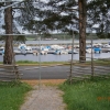 Båthamn intill campingen.