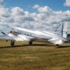 Flygande Veteraners DC3 Daisy på Bunge vid Bungefältets 80-årsjubileet 2019.