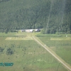 Klubbstuga och hangarer samt taxibana Ludvika Segelflygklubb. Modellfältet i mitten till höger
