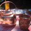 Kaffet serveras i kopparkittel. Foto: (c) Kerstin Pilblad 2009. 