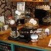 I vårt café hittar du
Kaffe Latte, Chai latte, Cappuccino, Dubbel Espresso, Brygg kaffe, Te, Varm choklad, Fralla och Bulle