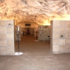  Under kyrkan ligger ett columbarium.