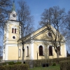 Kyrkan är orienterad i nord-sydlig riktning. 