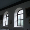 Detalj av sydväggen. Kyrkan har gott om oljemålningar.